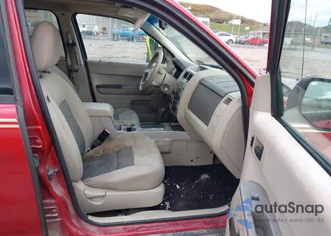 2008 Ford Escape Xlt z USA, uszkodzony, nr VIN 1FMCU93148KB10412